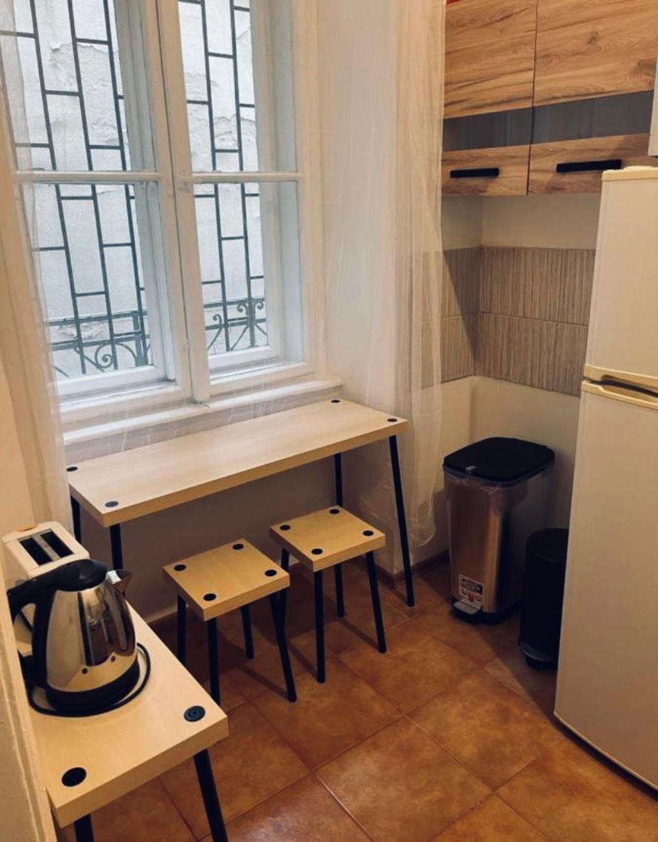 Ejjeli Majom Hostel Boedapest Buitenkant foto