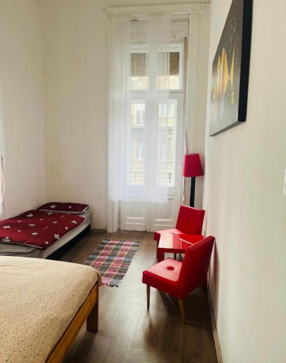 Ejjeli Majom Hostel Boedapest Buitenkant foto